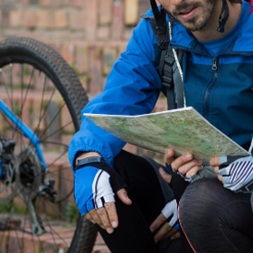 Maleta de viaje sobre el mundo